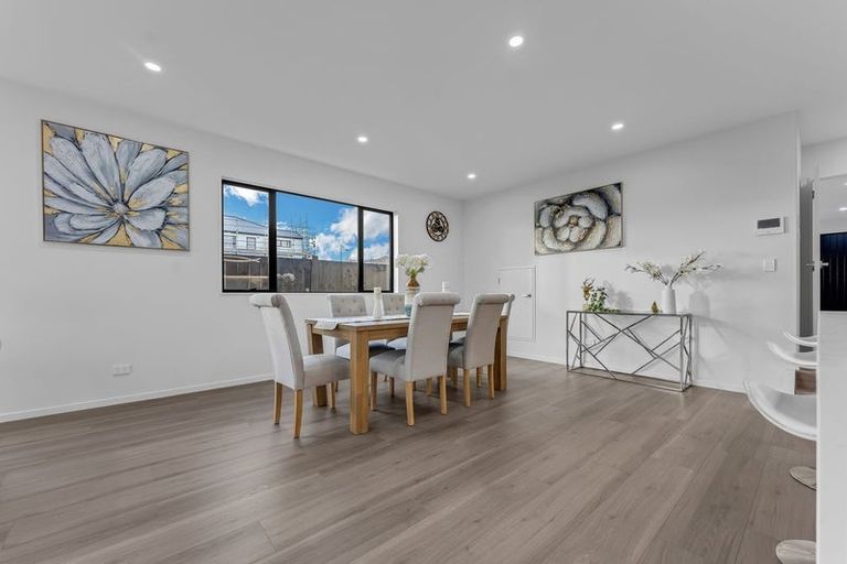 Photo of property in 11 Seagreen Avenue, Rosehill, Papakura, 2113