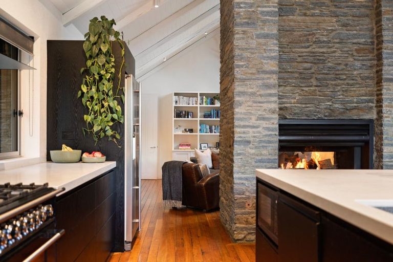 Photo of property in 12 Amber Close, Arthurs Point, Queenstown, 9371