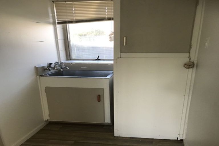 Photo of property in 2/60 Clayburn Road, Glen Eden, Auckland, 0602