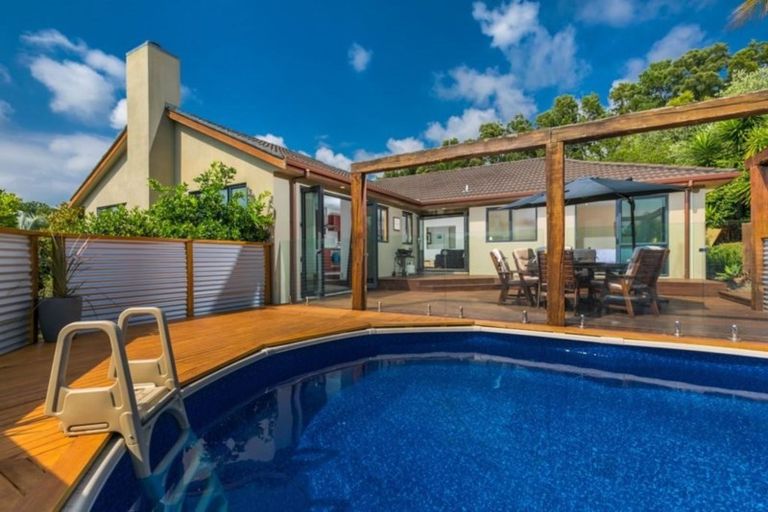 Photo of property in 2 Te Wharau Drive, Greenhithe, Auckland, 0632