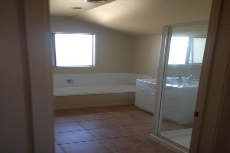 Photo of property in 76 Erlestoke Crescent, Churton Park, Wellington, 6037