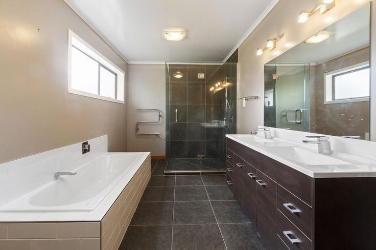 Photo of property in 88 Sturges Road, Henderson, Auckland, 0612