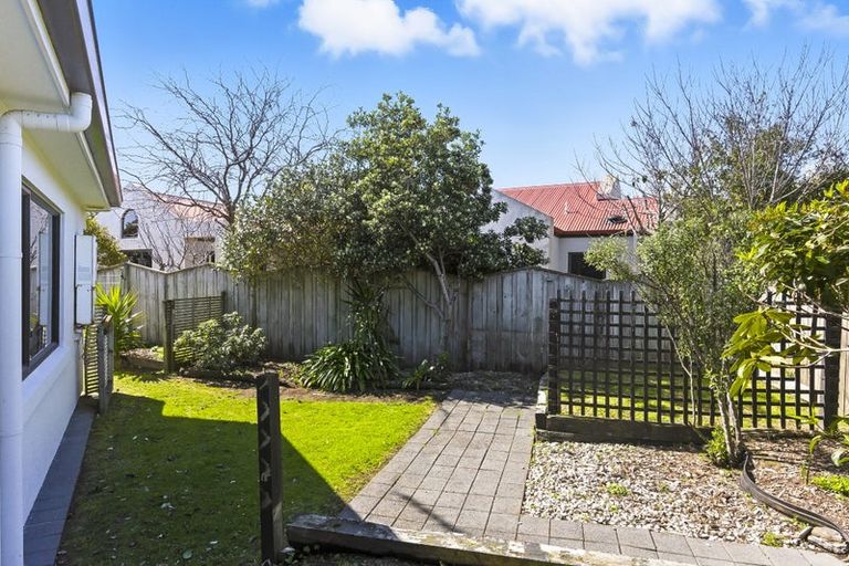 Photo of property in 2 Quadrant Heights, Paraparaumu, 5032