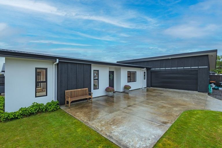 Photo of property in 1 Serenity Crescent, Kelvin Grove, Palmerston North, 4414