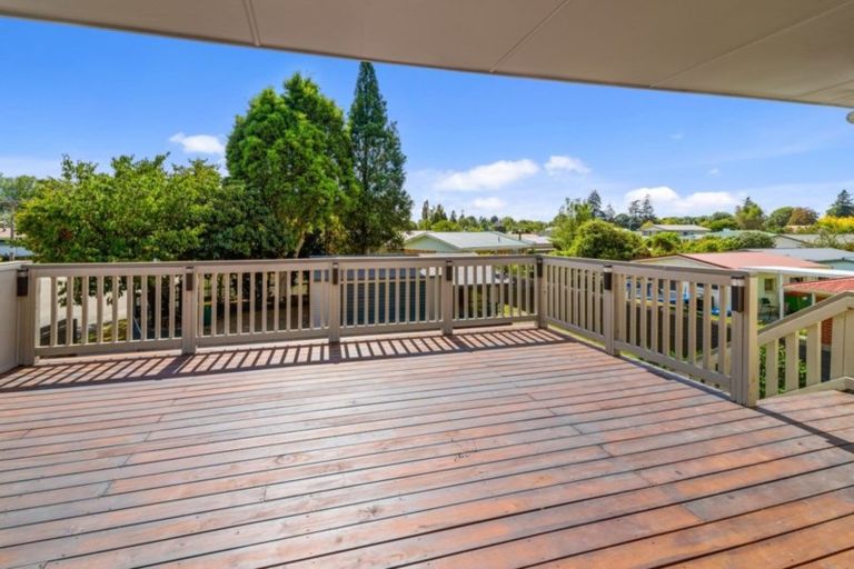 Photo of property in 1 Gifford Place, Utuhina, Rotorua, 3015