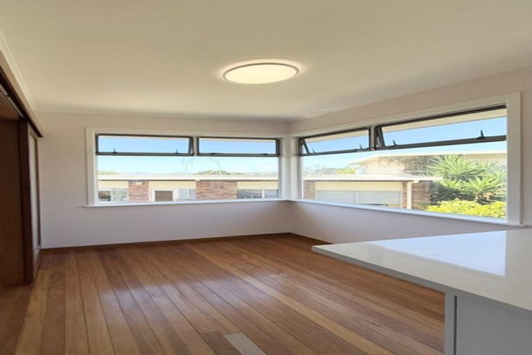 Photo of property in 61 Kirby Street, Glendene, Auckland, 0602