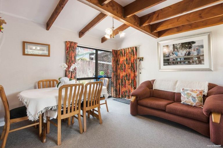 Photo of property in 1/8a West Lynn Road, Titirangi, Auckland, 0604