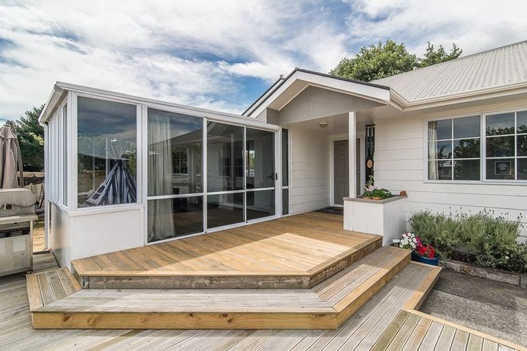 Photo of property in 5 Ross Grove, Paraparaumu, 5032