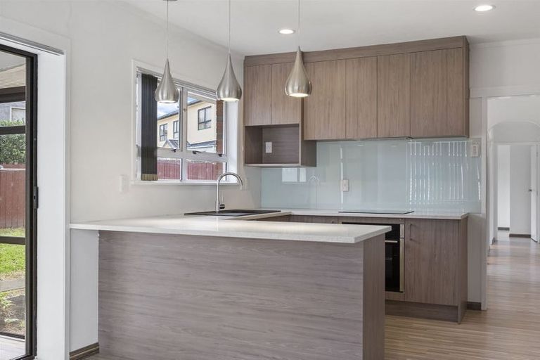 Photo of property in 176 Edmonton Road, Te Atatu South, Auckland, 0610