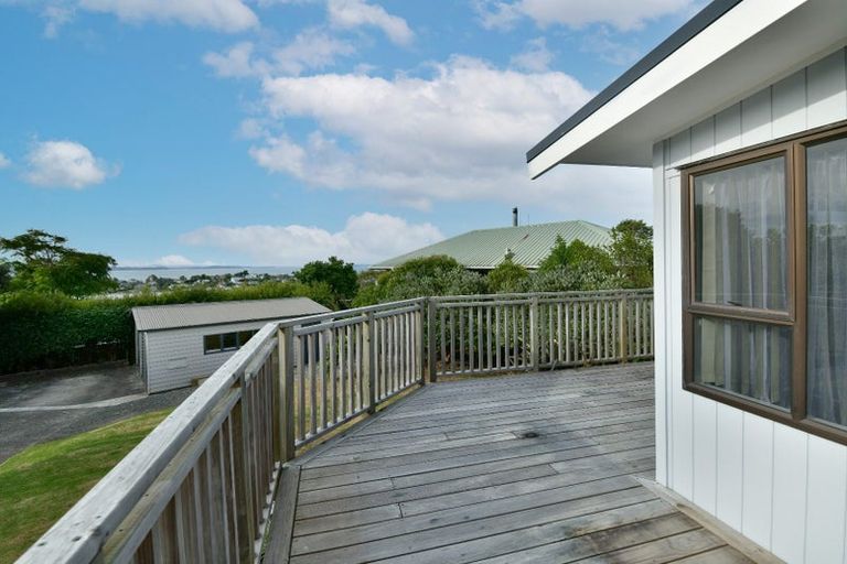 Photo of property in 1 Surf Road, Stanmore Bay, Whangaparaoa, 0932