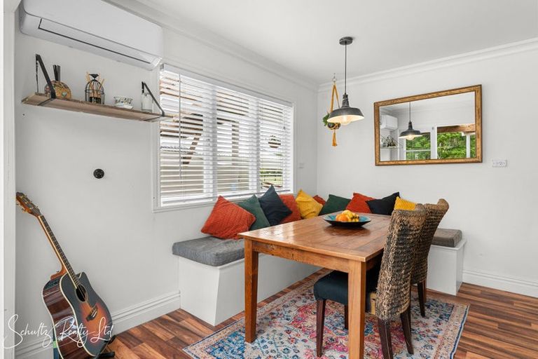 Photo of property in 17 Franklin Road, Paparoa, 0571