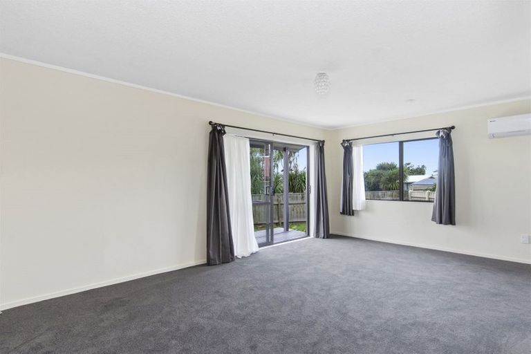 Photo of property in 23c Lyn Grove, Papamoa Beach, Papamoa, 3118