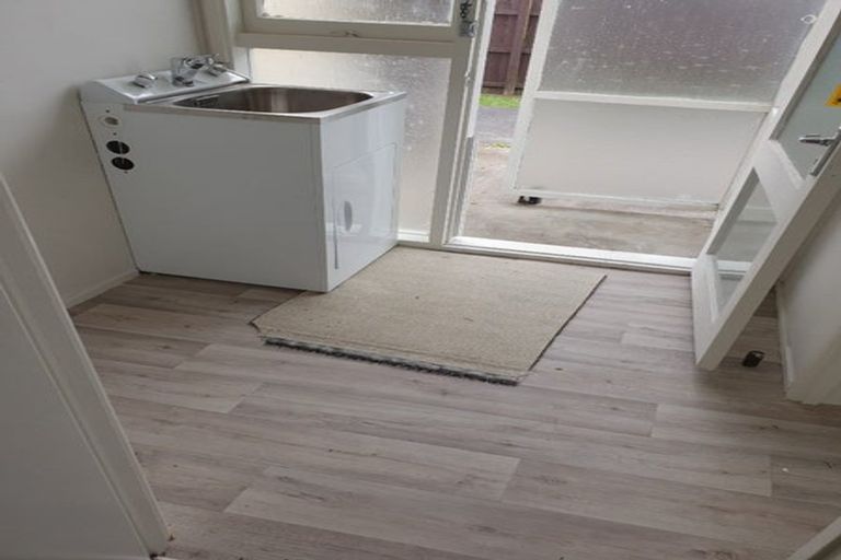 Photo of property in 1/11 Challen Close, Conifer Grove, Takanini, 2112