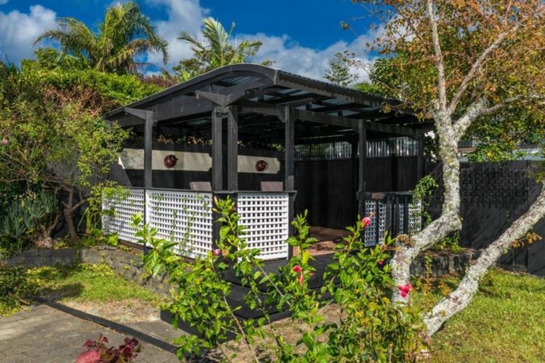 Photo of property in 44 Kowhai Road, Campbells Bay, Auckland, 0630