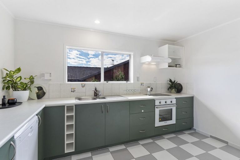 Photo of property in 90 Seabrook Avenue, New Lynn, Auckland, 0600
