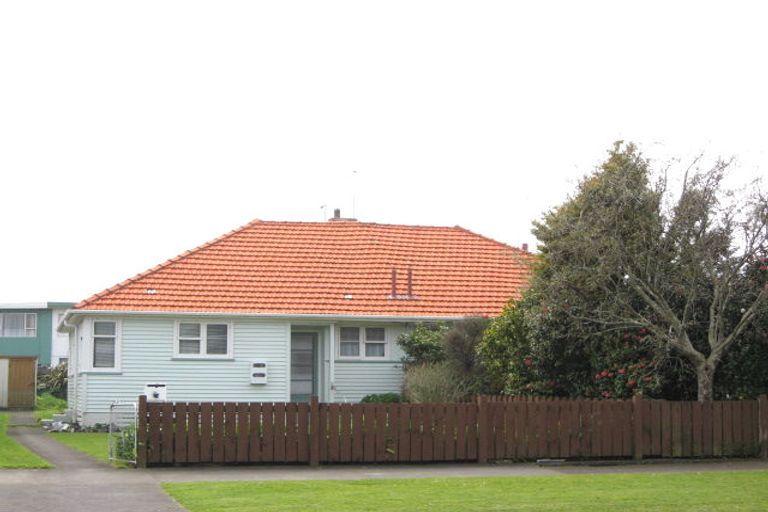 Photo of property in 50-52 Omata Road, Marfell, New Plymouth, 4310