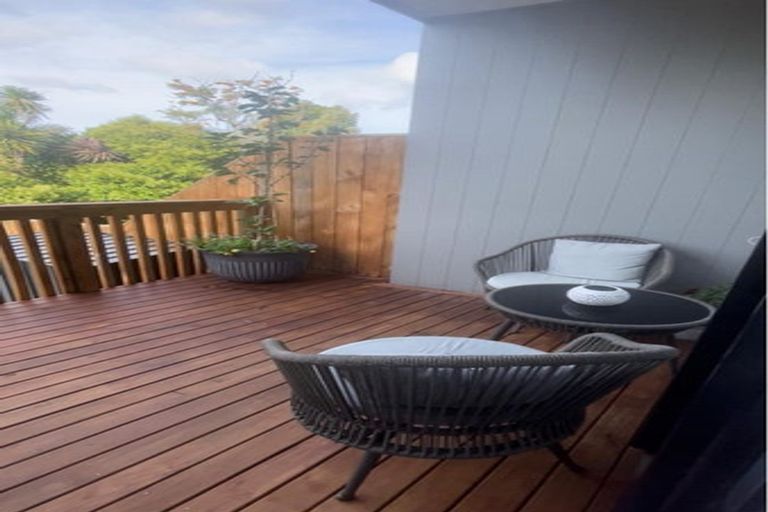 Photo of property in 17 Morihana Close, Glen Eden, 0602