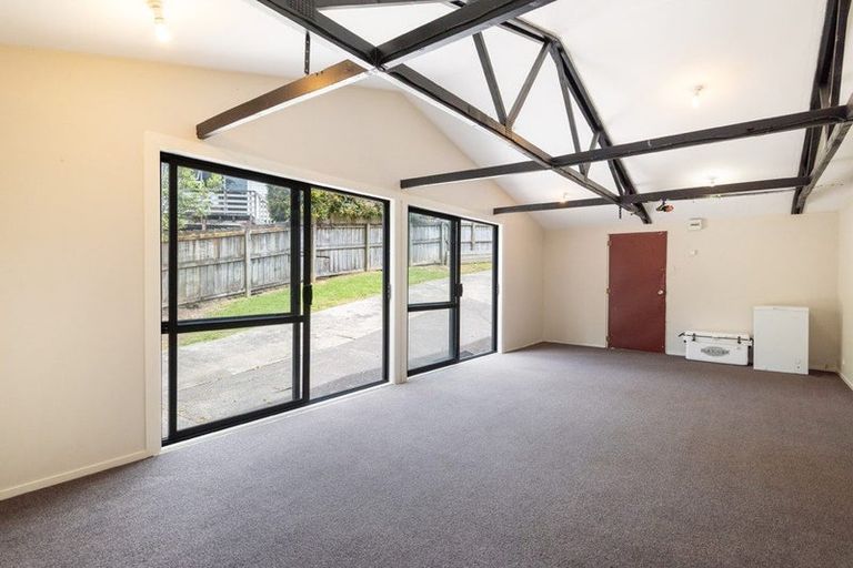 Photo of property in 1/17 Stanley Road, Glenfield, Auckland, 0629