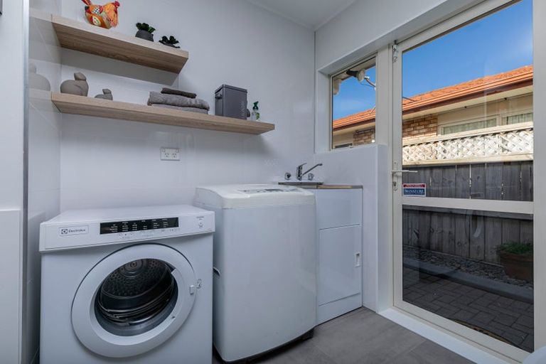 Photo of property in 27 Summerland Drive, Henderson, Auckland, 0612