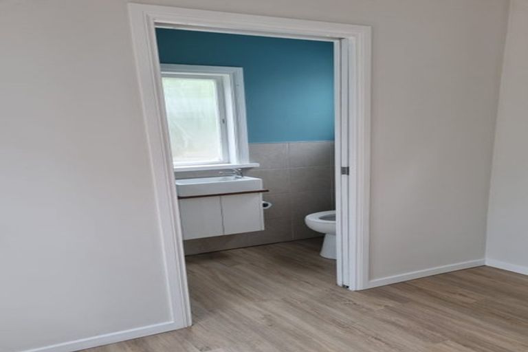 Photo of property in 69 Milton Road, Bluff Hill, Napier, 4110