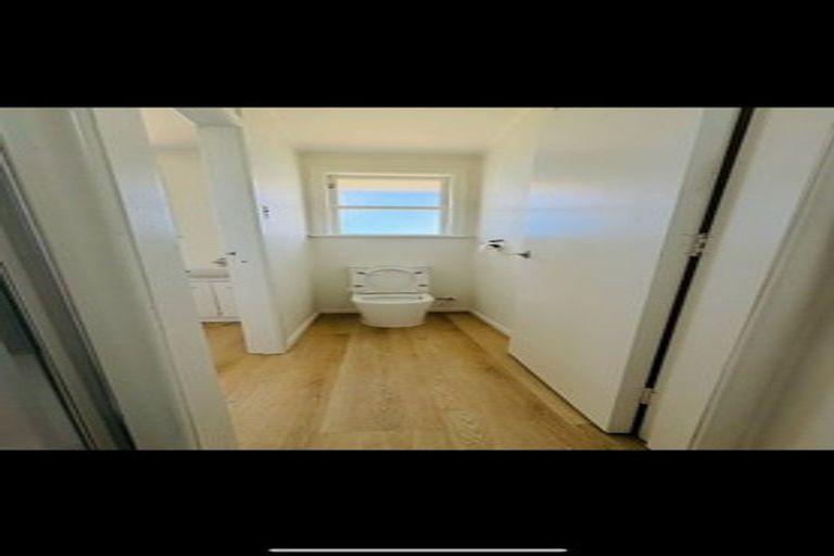 Photo of property in 28 Waione Avenue, Te Atatu Peninsula, Auckland, 0610