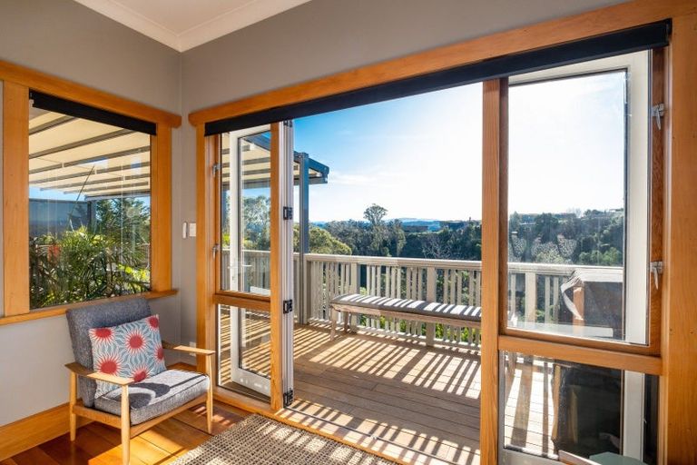 Photo of property in 11 Lawrence Road, Hospital Hill, Napier, 4110