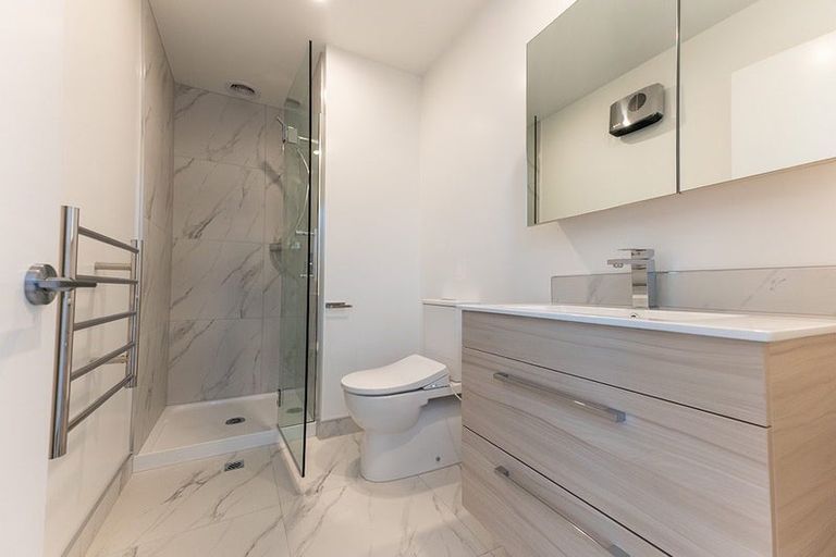 Photo of property in 4/183 Cambridge Terrace, Fairfield, Lower Hutt, 5011