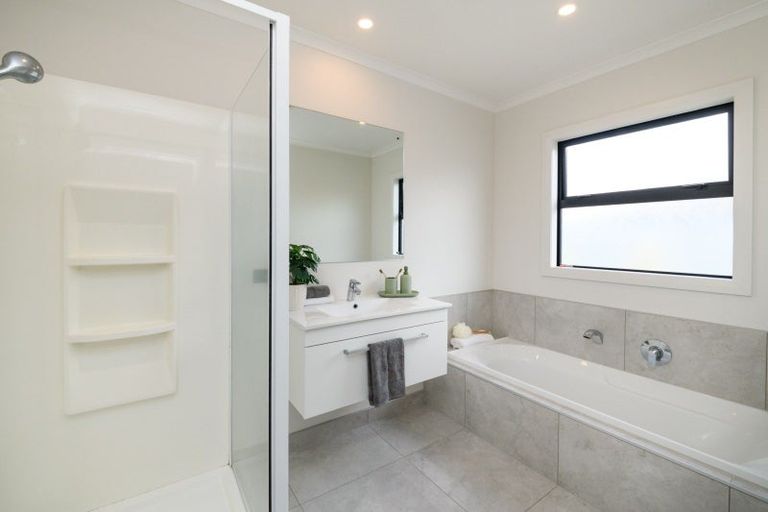 Photo of property in 32 Dogwood Way, Milson, Palmerston North, 4414