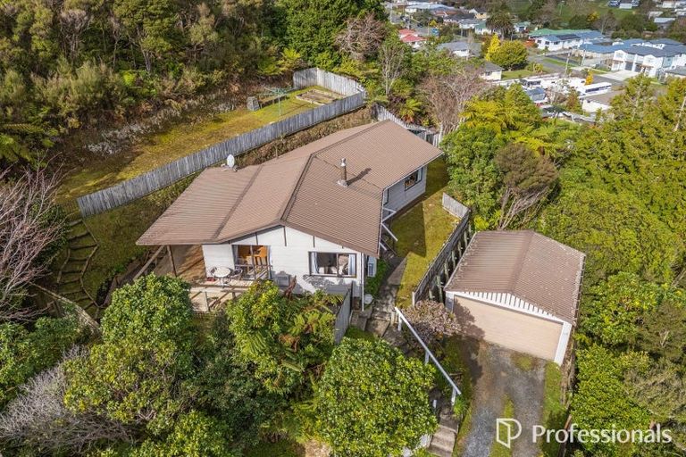 Photo of property in 15c Glen Road, Stokes Valley, Lower Hutt, 5019