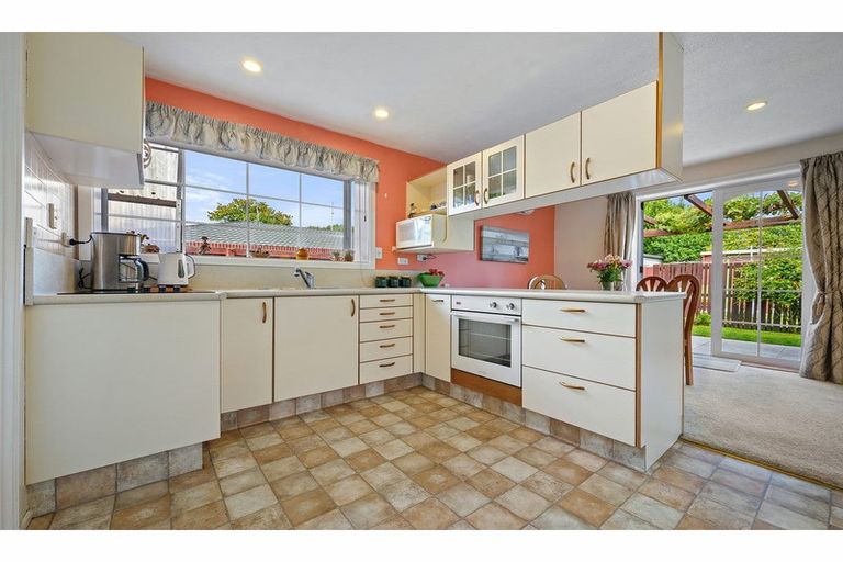 Photo of property in 2/203 Main North Road, Redwood, Christchurch, 8051