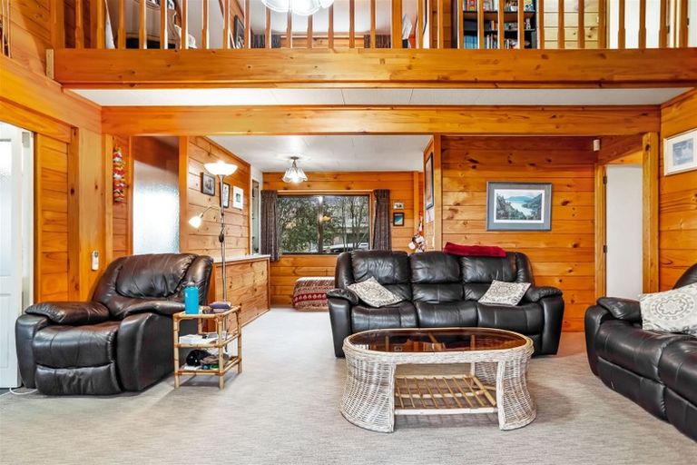 Photo of property in 22 Worthington Place, West Harbour, Auckland, 0618