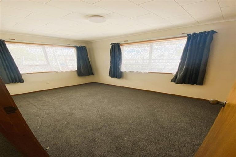 Photo of property in 69 Rosewarne Crescent, Glendene, Auckland, 0602