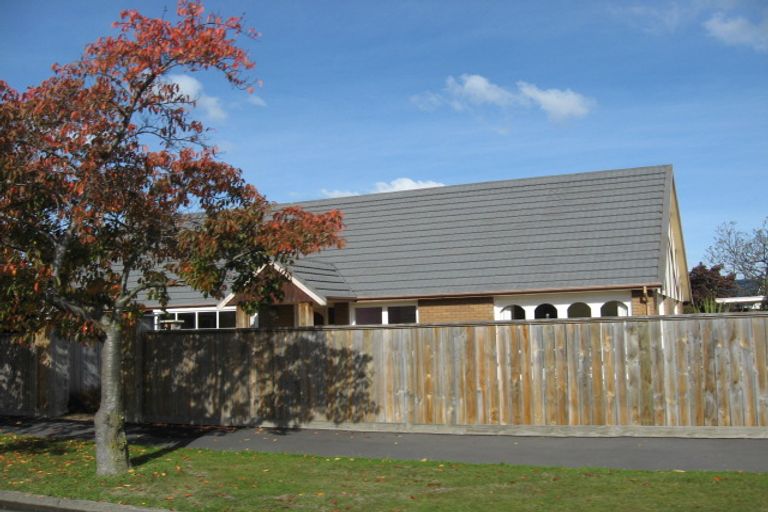 Photo of property in 1 Rutherglen Avenue, Ilam, Christchurch, 8041