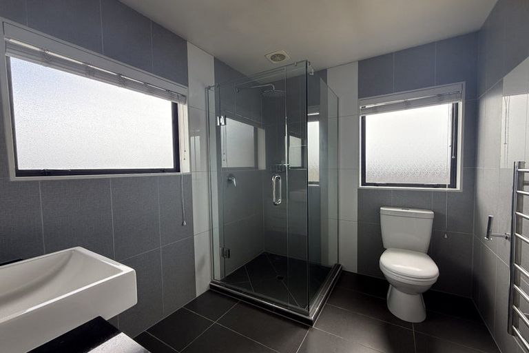 Photo of property in 29 Huntington Park Drive, Greenhithe, Auckland, 0632