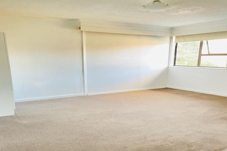 Photo of property in 9 Humphrey Kemp Avenue, Henderson, Auckland, 0612