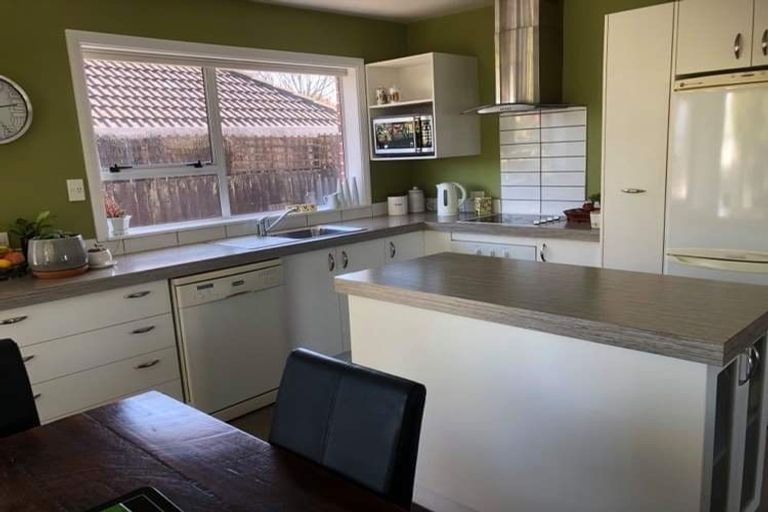 Photo of property in 2/3 Binstead Place, Avondale, Christchurch, 8061