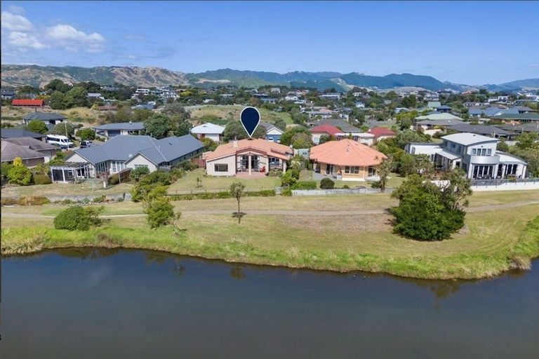 Photo of property in 7 Marewa Place, Waikanae Beach, Waikanae, 5036