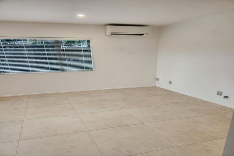 Photo of property in 28 Ballymore Drive, Pinehill, Auckland, 0632