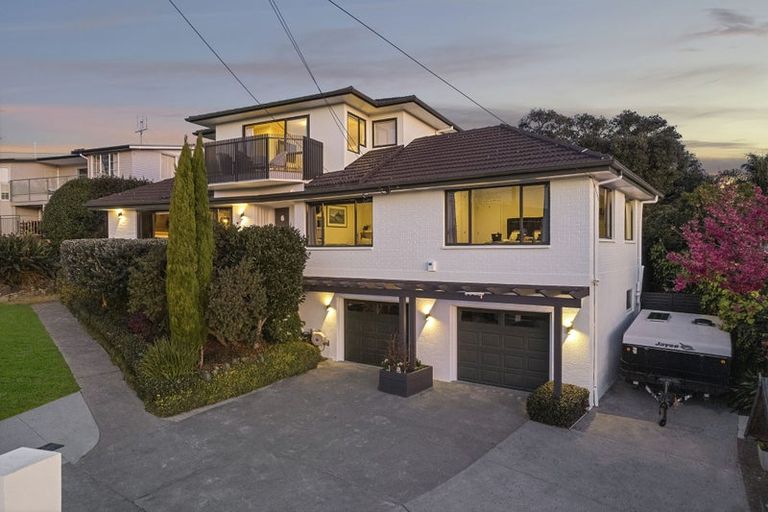 Photo of property in 6 Liston Crescent, Cockle Bay, Auckland, 2014