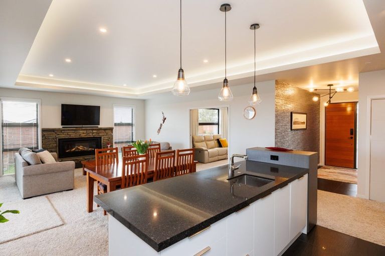 Photo of property in 156 Pacific Drive, Fitzherbert, Palmerston North, 4410