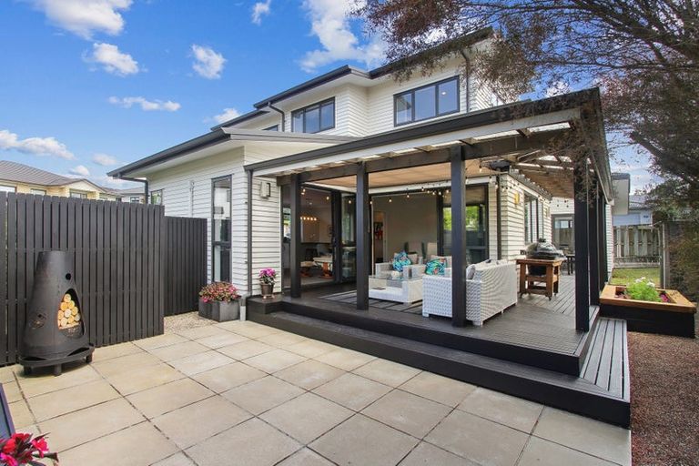 Photo of property in 22 Midhurst Avenue, Henderson, Auckland, 0612