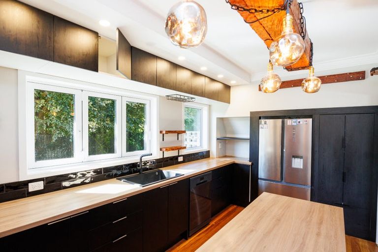 Photo of property in 27 Saint Albans Avenue, Hokowhitu, Palmerston North, 4410