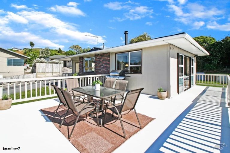 Photo of property in 28 Moulton Street, Moturoa, New Plymouth, 4310