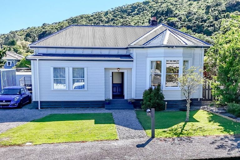 Photo of property in 19 Winnie Street, Greymouth, 7805