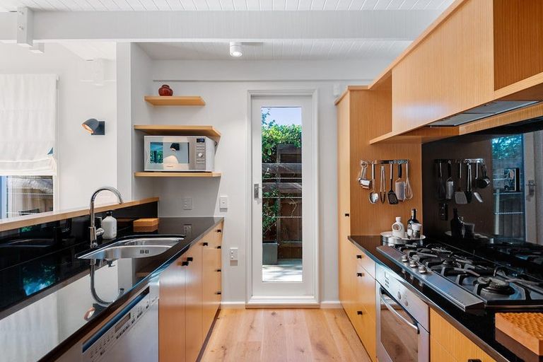 Photo of property in 2/90b Fendalton Road, Fendalton, Christchurch, 8014