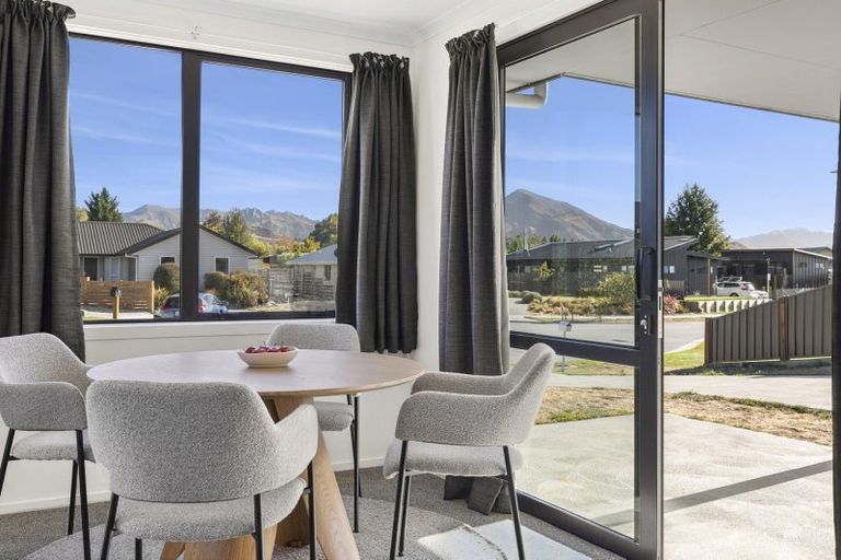 Photo of property in 12 Hebbard Court, Albert Town, Wanaka, 9305