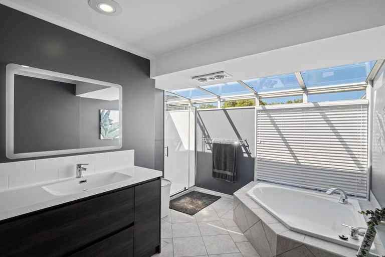 Photo of property in 38 John Downs Drive, Browns Bay, Auckland, 0630