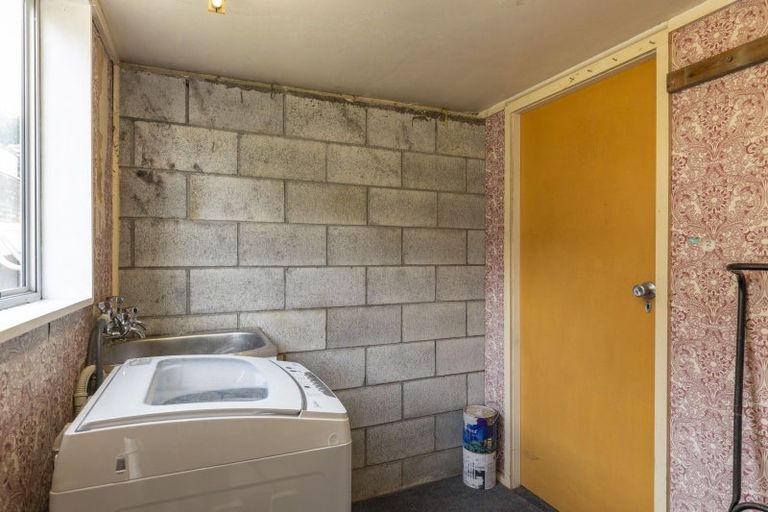 Photo of property in 6 Fairview Place, Westown, New Plymouth, 4310