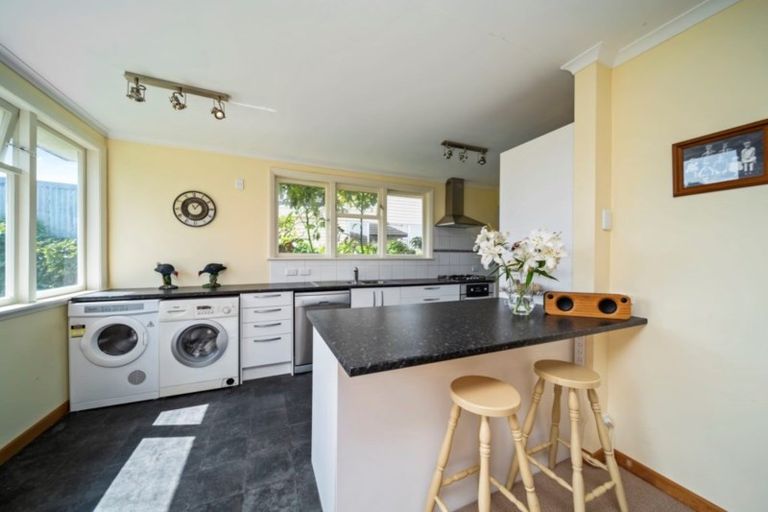 Photo of property in 84 Cook Street, Marfell, New Plymouth, 4310