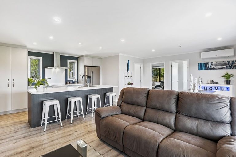 Photo of property in 124 Main Road, Waikanae, 5036